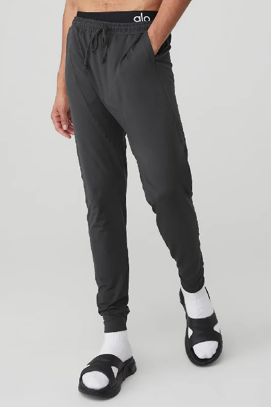 Conquer Revitalize Pant - Anthracite Classic Cropped Pants