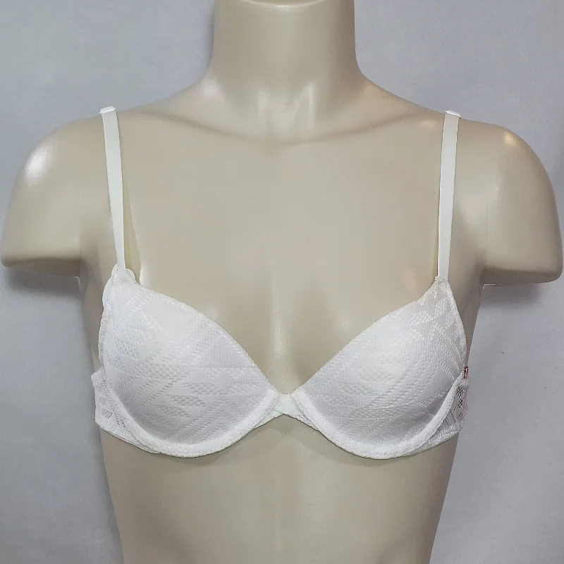Xhilaration Women's Geo Mesh Strappy Back T-Shirt Convertible Underwire Bra 32AA White Notch Collar Peter Pan Collar Cowl Neck Xhilaration Women's Geo Mesh Strappy Back T-Shirt Convertible Underwire Bra 32AA White Notch Collar Peter Pan Collar Cowl Neck