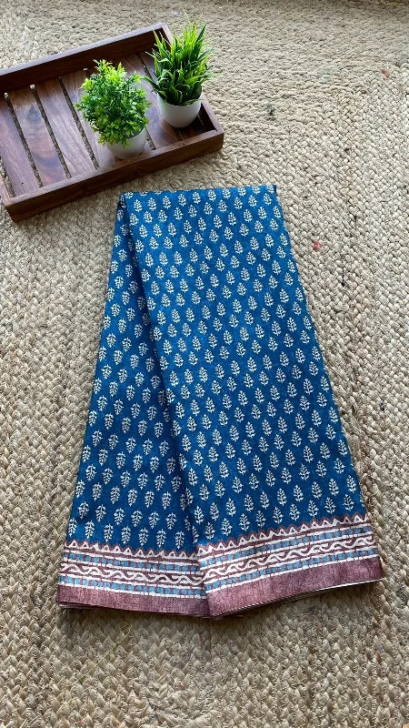 Blue khadi silk saree with blouse Slim Fit Blouse