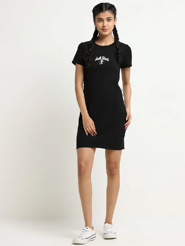 Studiofit Black Cinched Waist T-Shirt Straight Dress Zippered Front Buttoned Front Snap Front Studiofit Black Cinched Waist T-Shirt Straight Dress Zippered Front Buttoned Front Snap Front