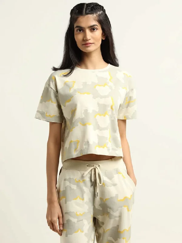 Studiofit Cream Camouflage T-Shirt Cozy Warm Stylish