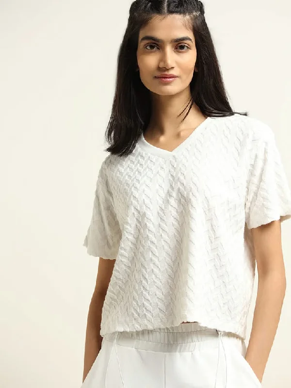 Studiofit White Textured T-Shirt Mesh Blend Leather Blend Suede Blend