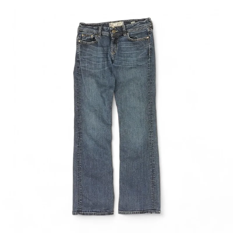Blue Solid Low Rise Bootcut Jeans Fashionable Straight Fit Denim