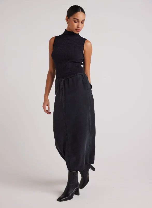Ana Side Slit Skirt - Black lace skirt romantic