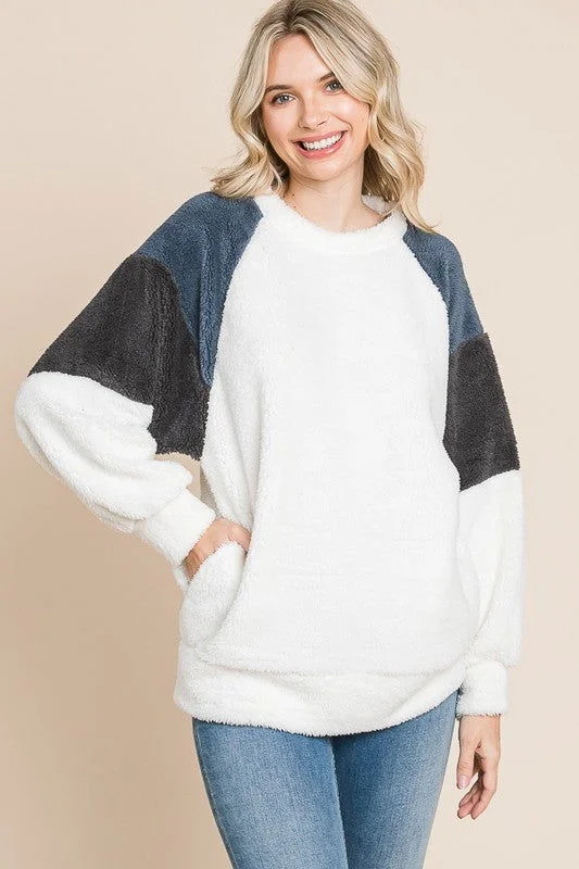 Culture Code Color Block Faux Fur Raglan Sleeve Sweatshirt - White Hoodie with Illustration Artistic Creative